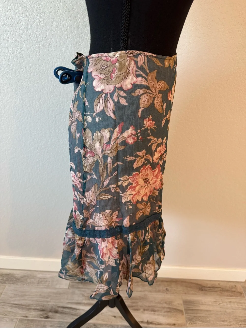 Anthropologie Odille 100% Silk Floral Ruffle Mini Skirt Blue Pink Size 10